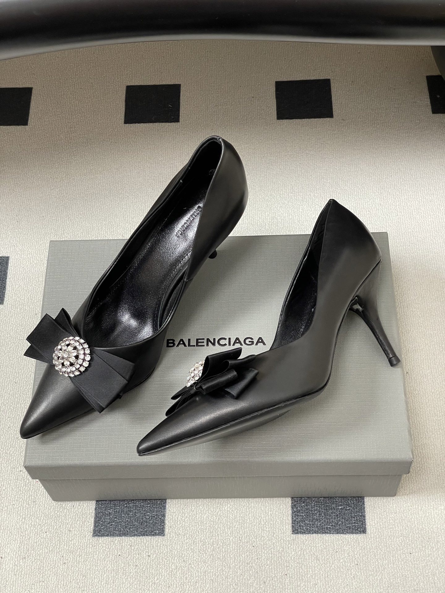 ua Ba1en*iaga avenue palazzo pump