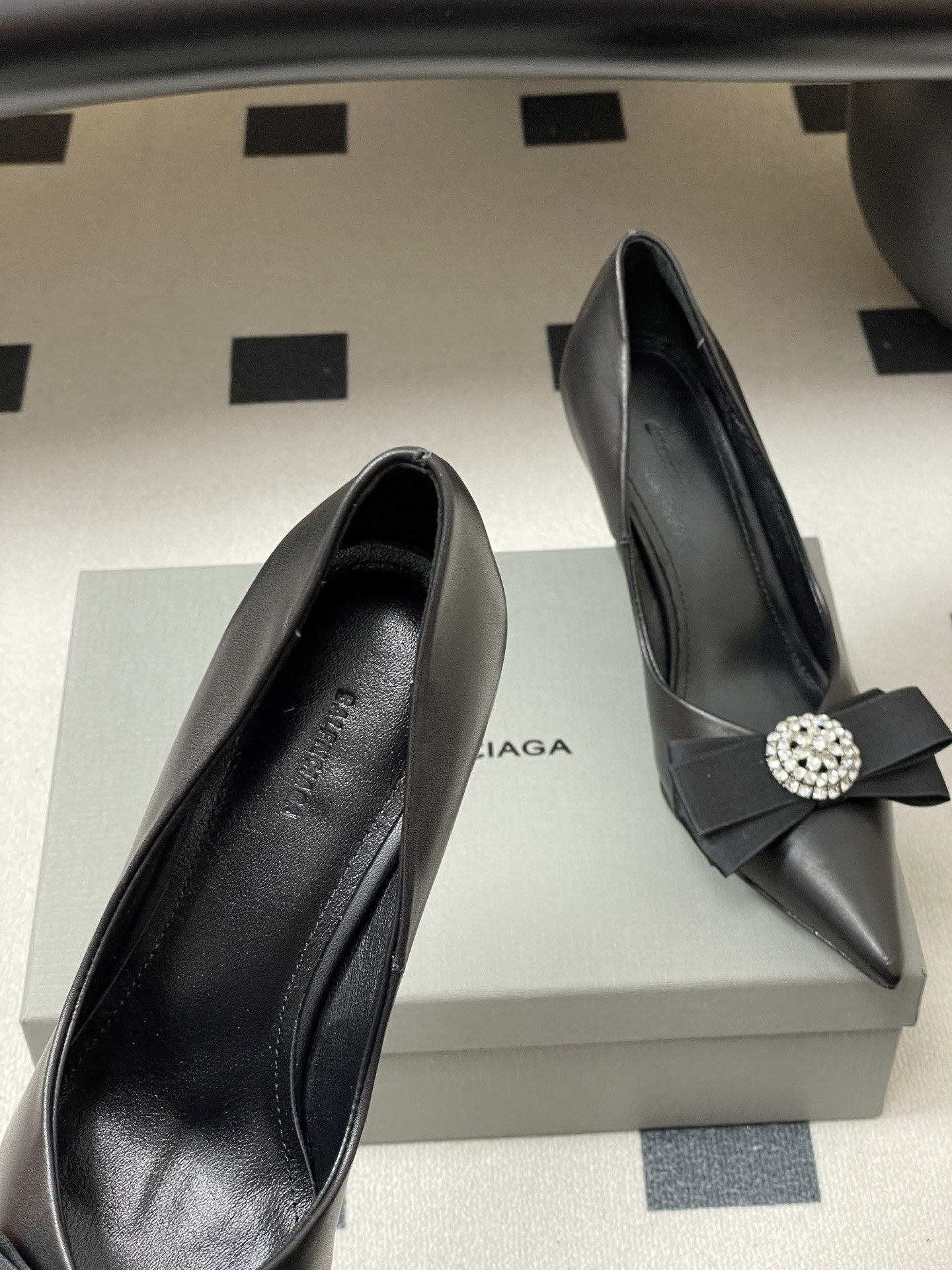 ua Ba1en*iaga avenue palazzo pump