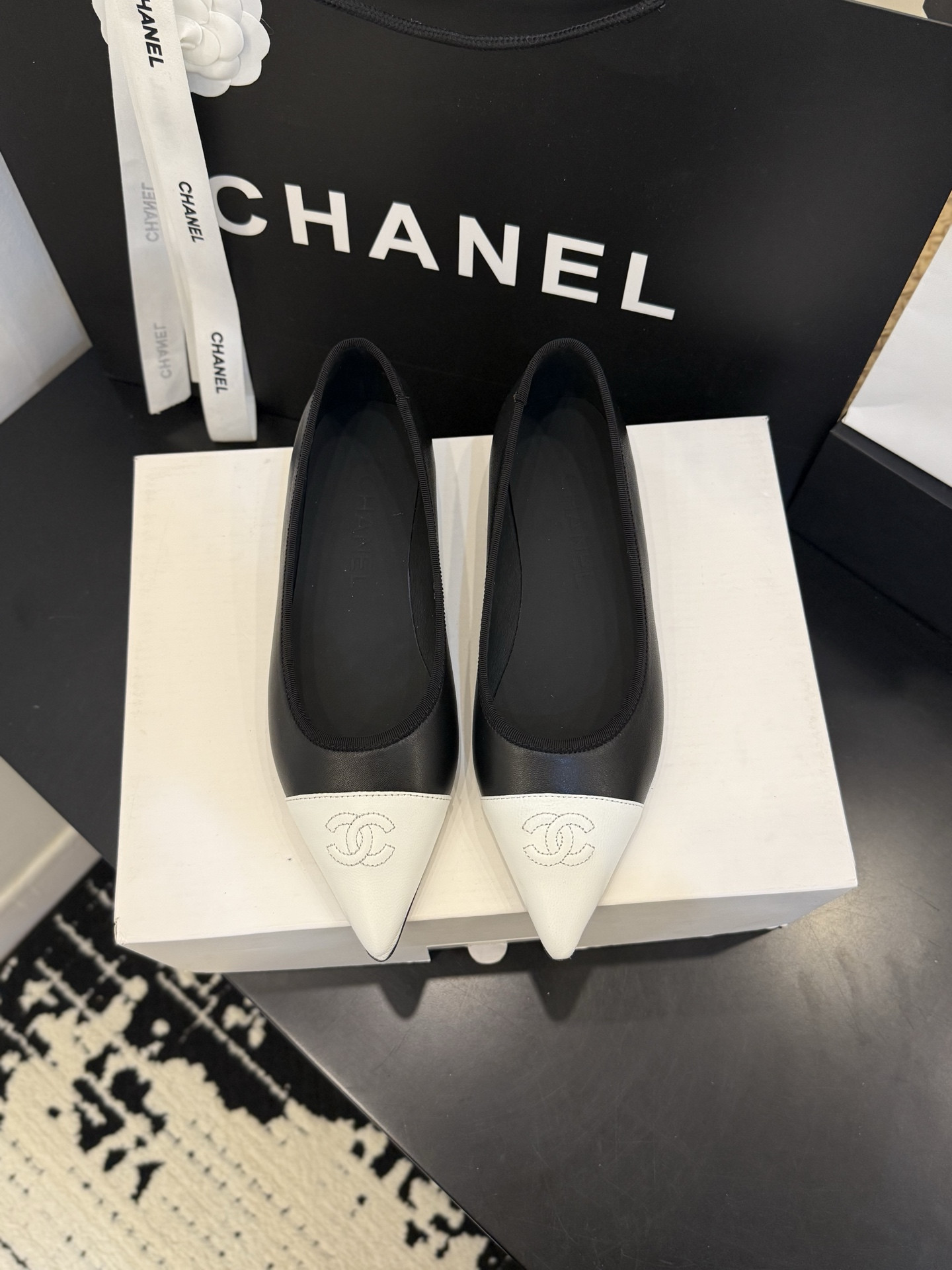 ua Ch**el ballet flats
