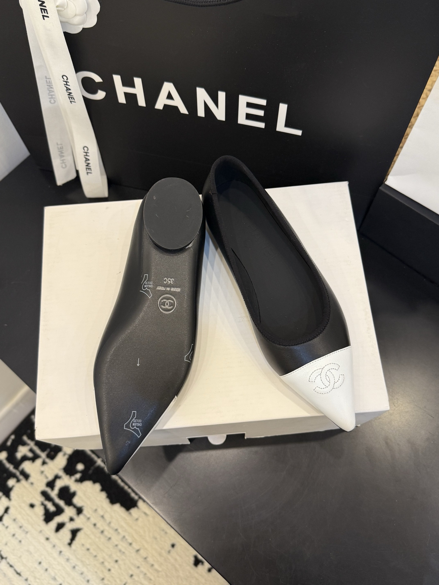 ua Ch**el ballet flats