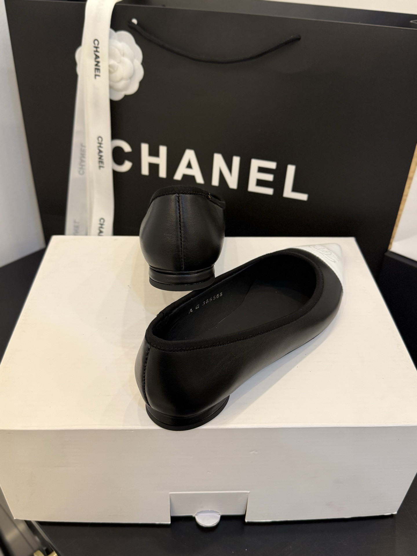 ua Ch**el ballet flats