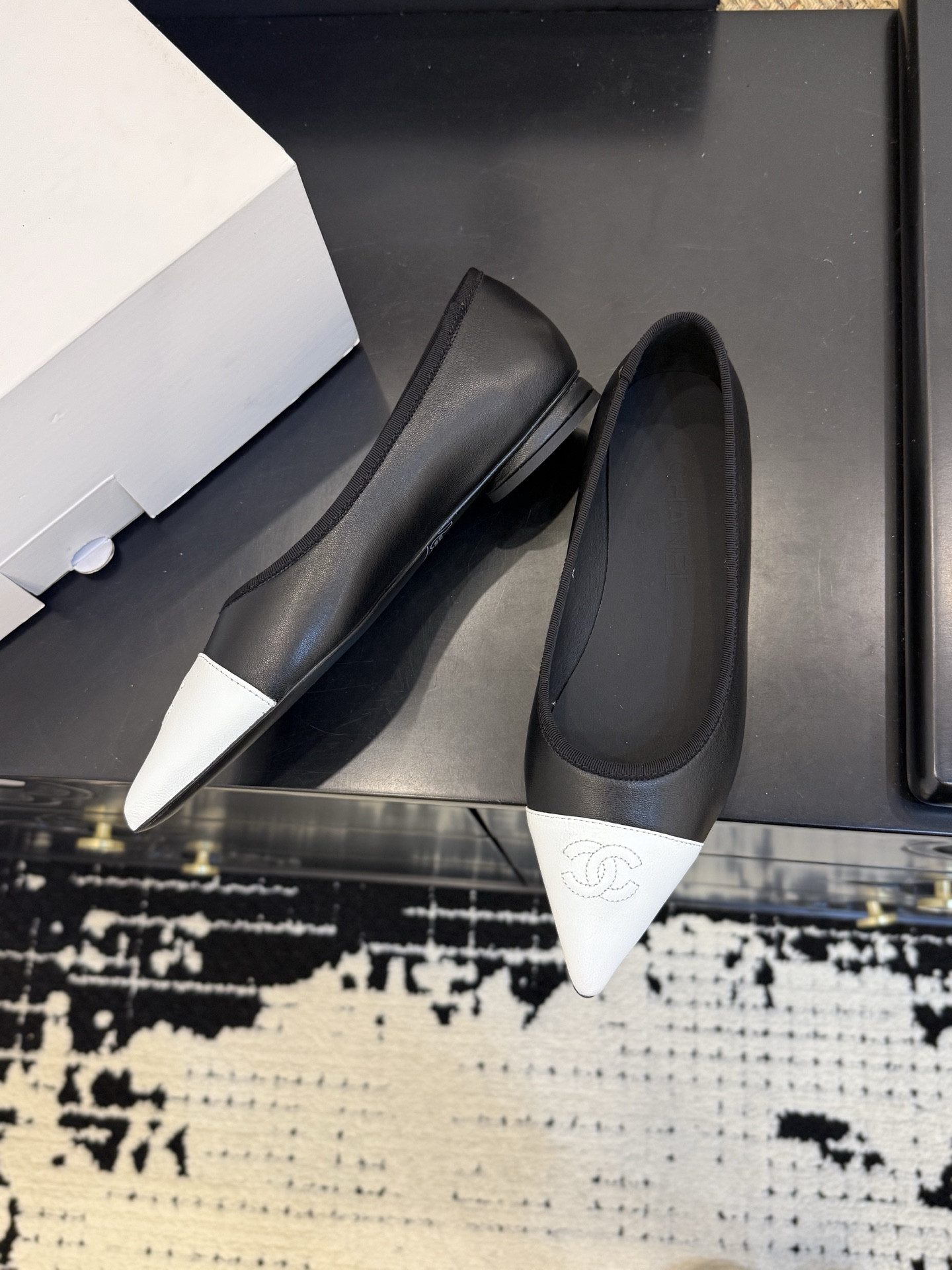 ua Ch**el ballet flats