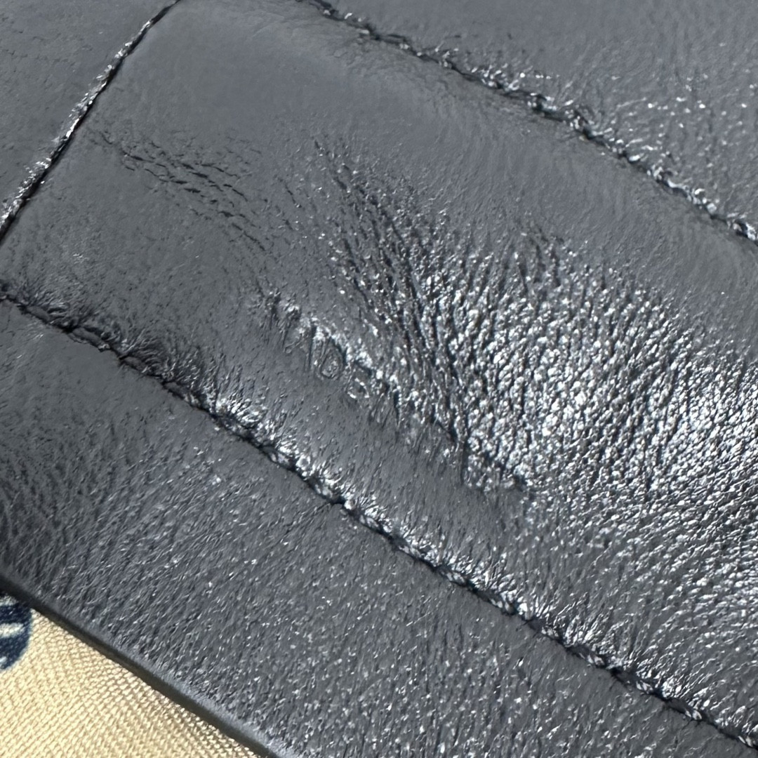 Ce1i*e small crystal pouch in lambskin 29x32x0.5cm