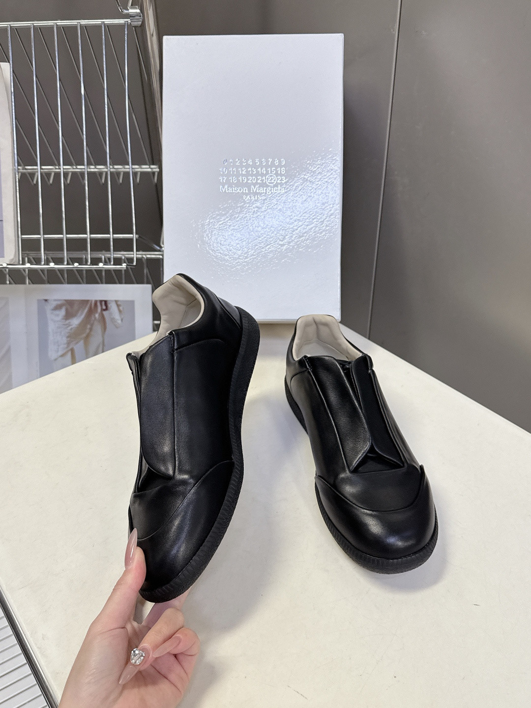 ua ma1s0n Marg*e1a future sneaker