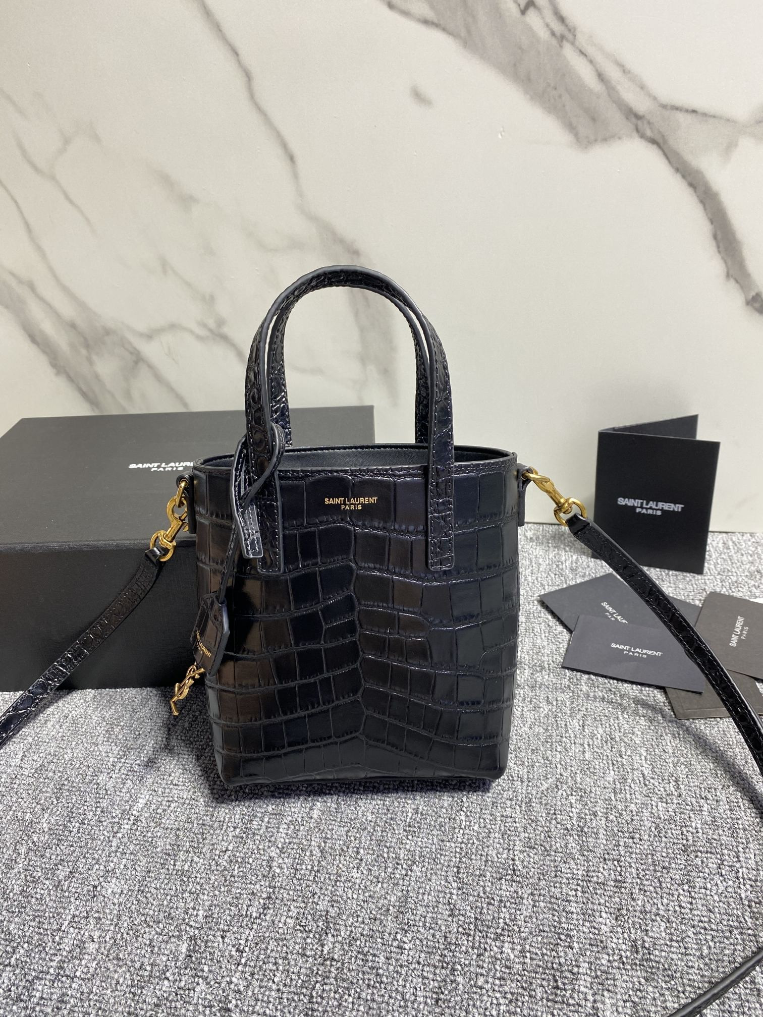 y51 mini toy shopping Sa1nt Lau*nt in crocodile-embossed leather 18x17x8cm