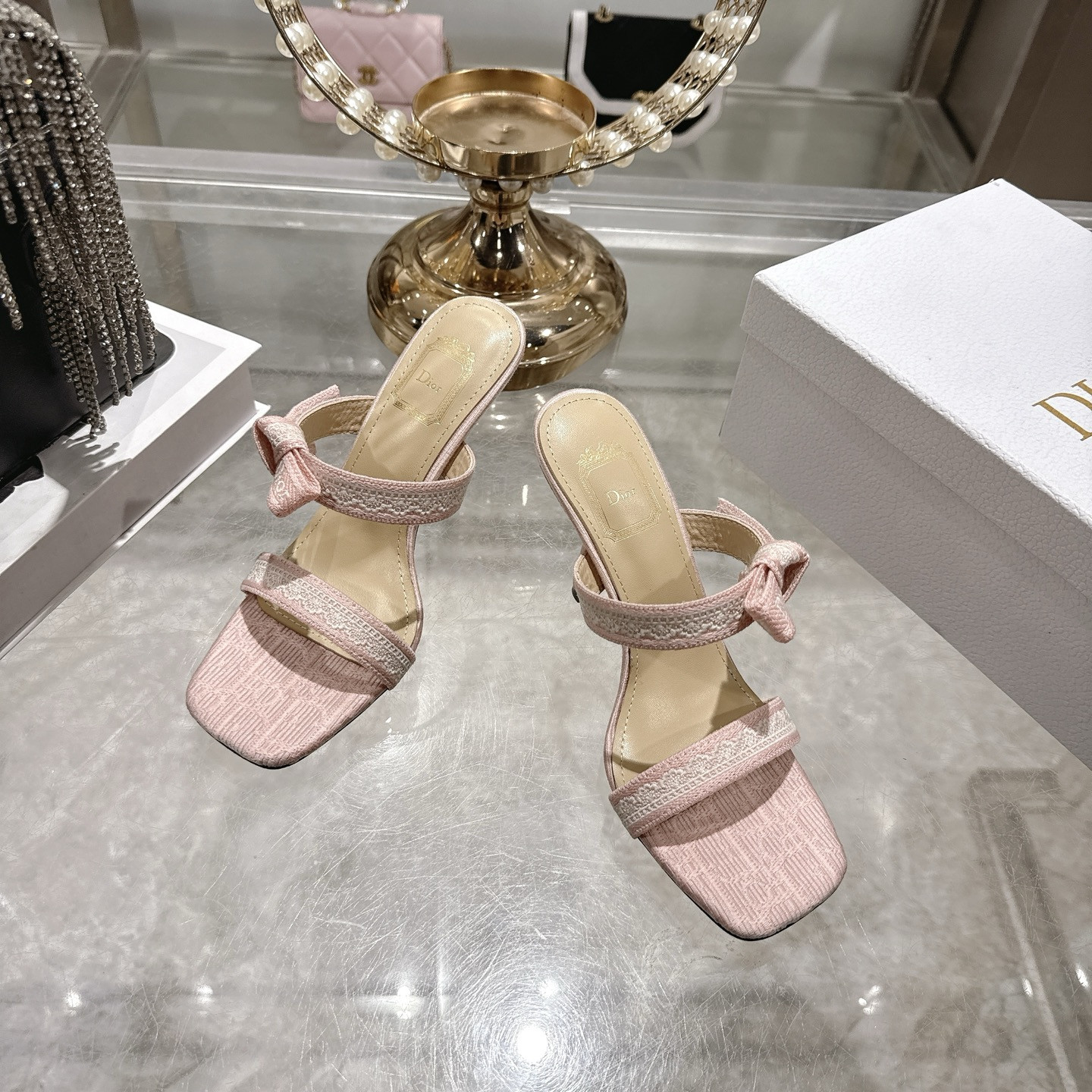 ua D10r heeled sandal