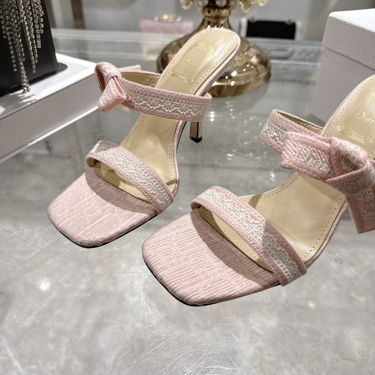 ua D10r heeled sandal