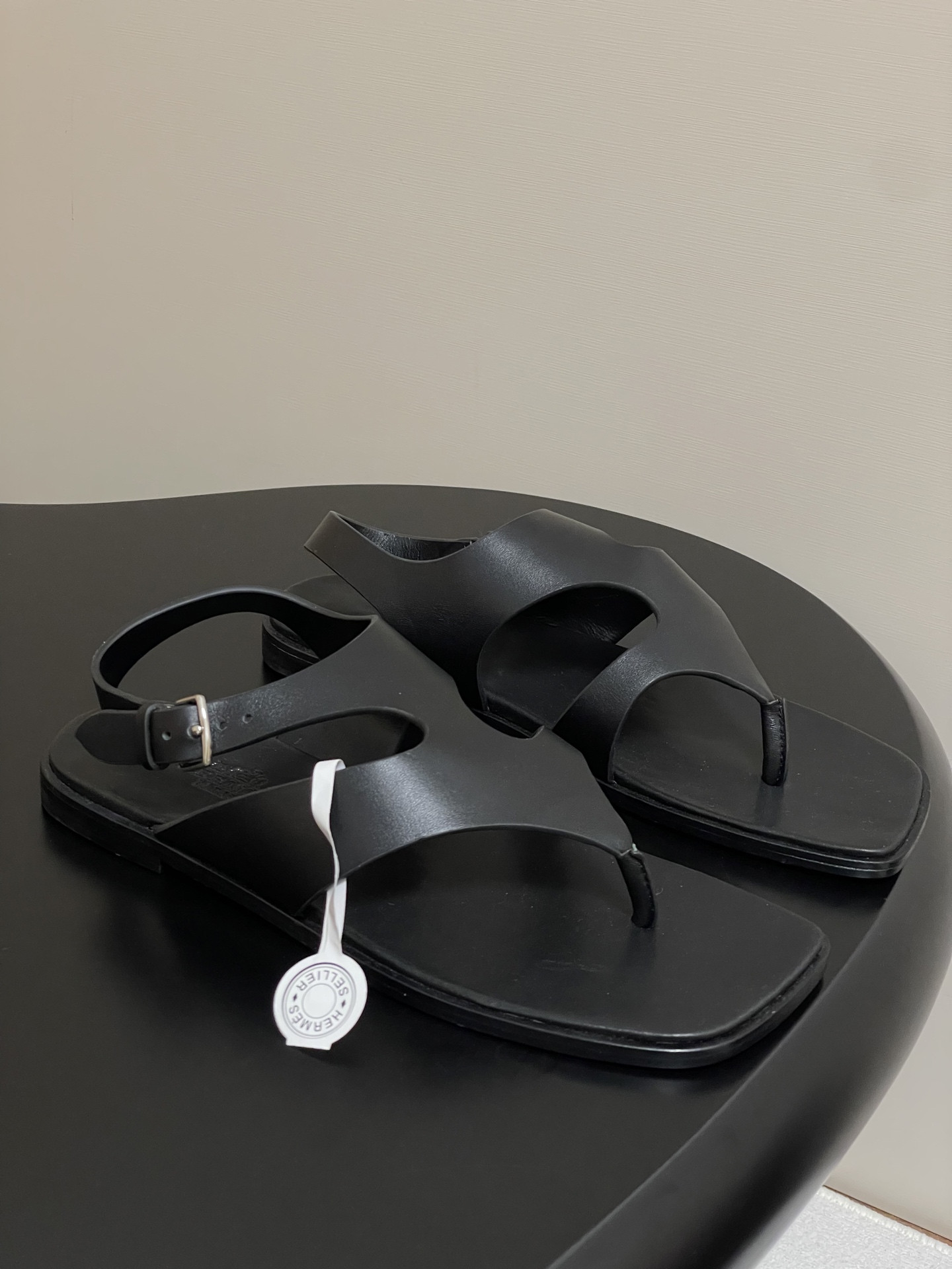 ua H**me5 karen sandal
