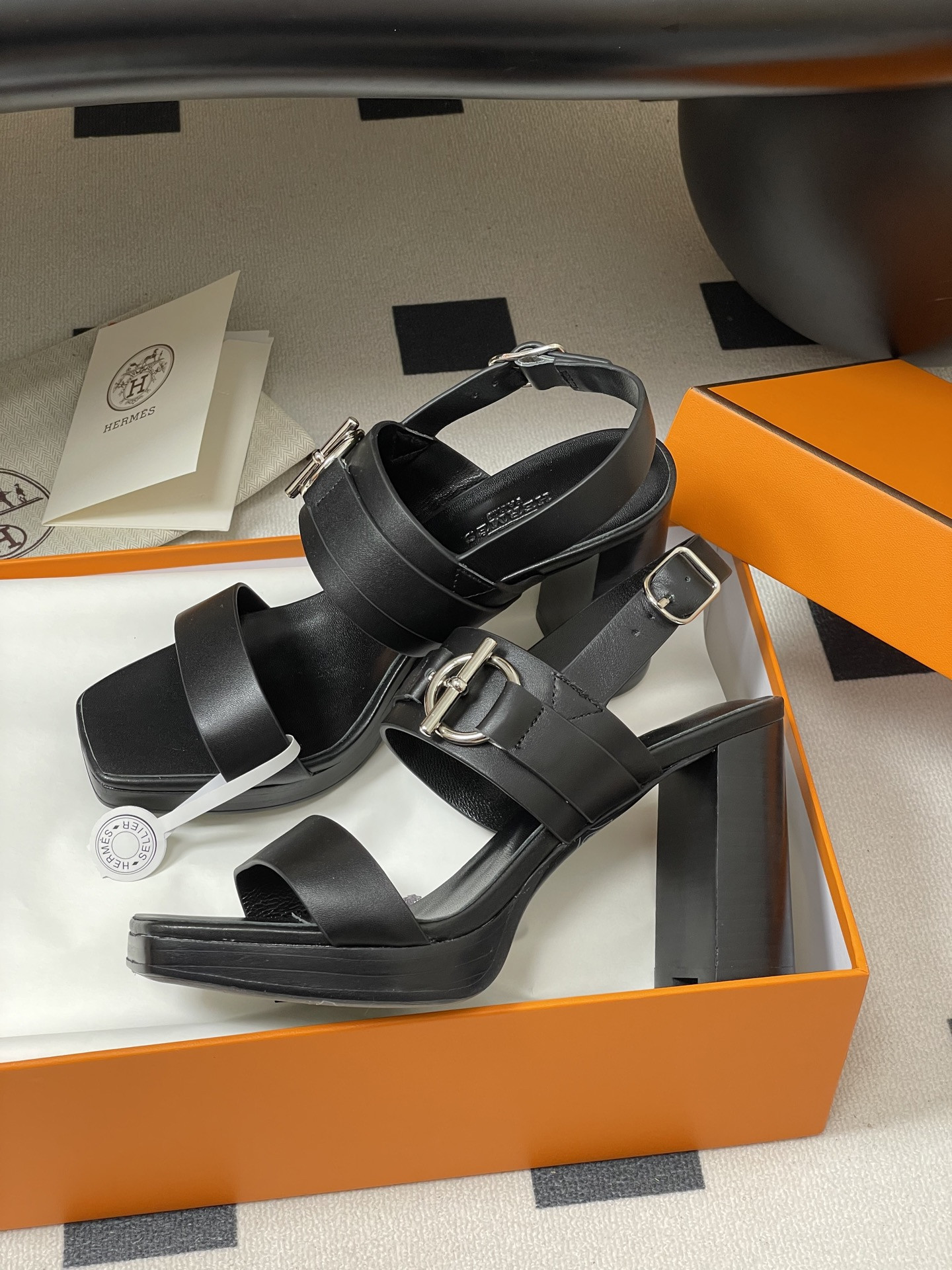 ua H**me5 keen 90 sandal